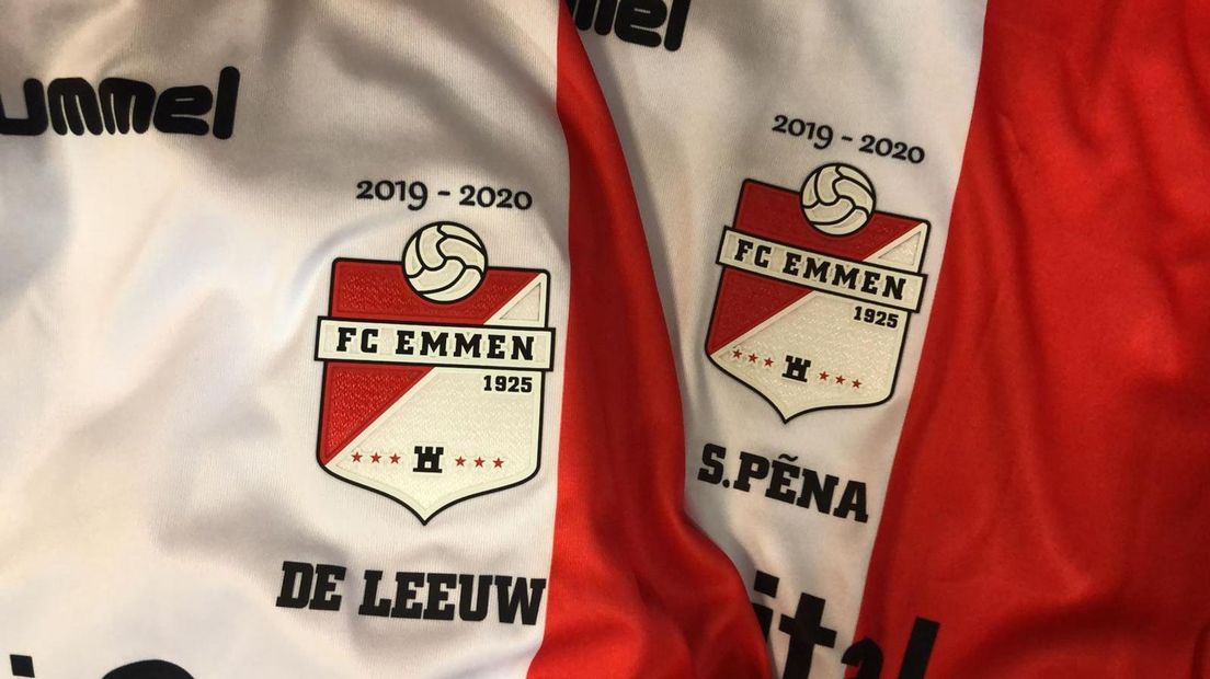 Welke sponsor komt er op het shirt van FC Emmen? (Rechten: FC Emmen)