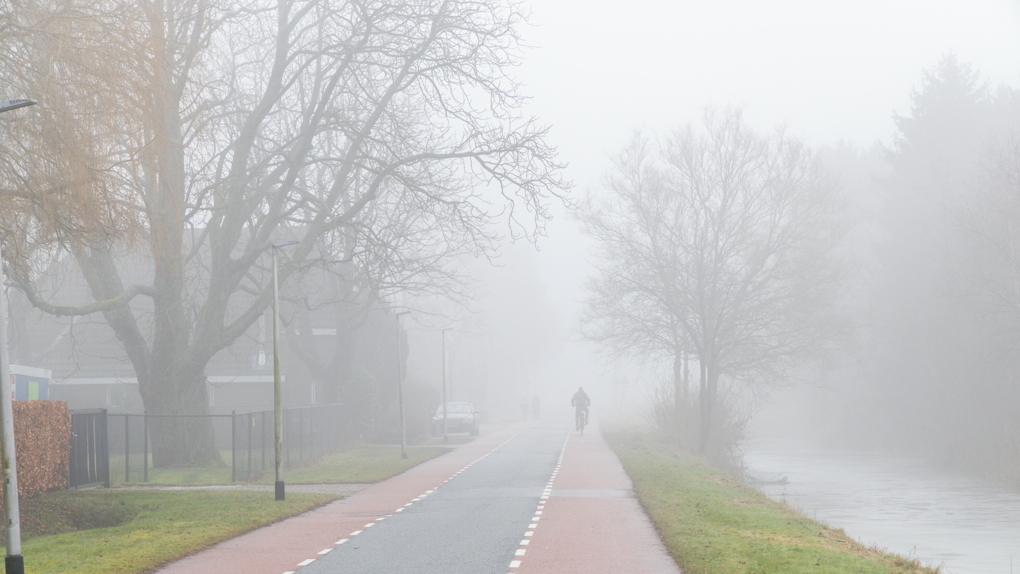 Code geel in Noord-Nederland door dichte mist