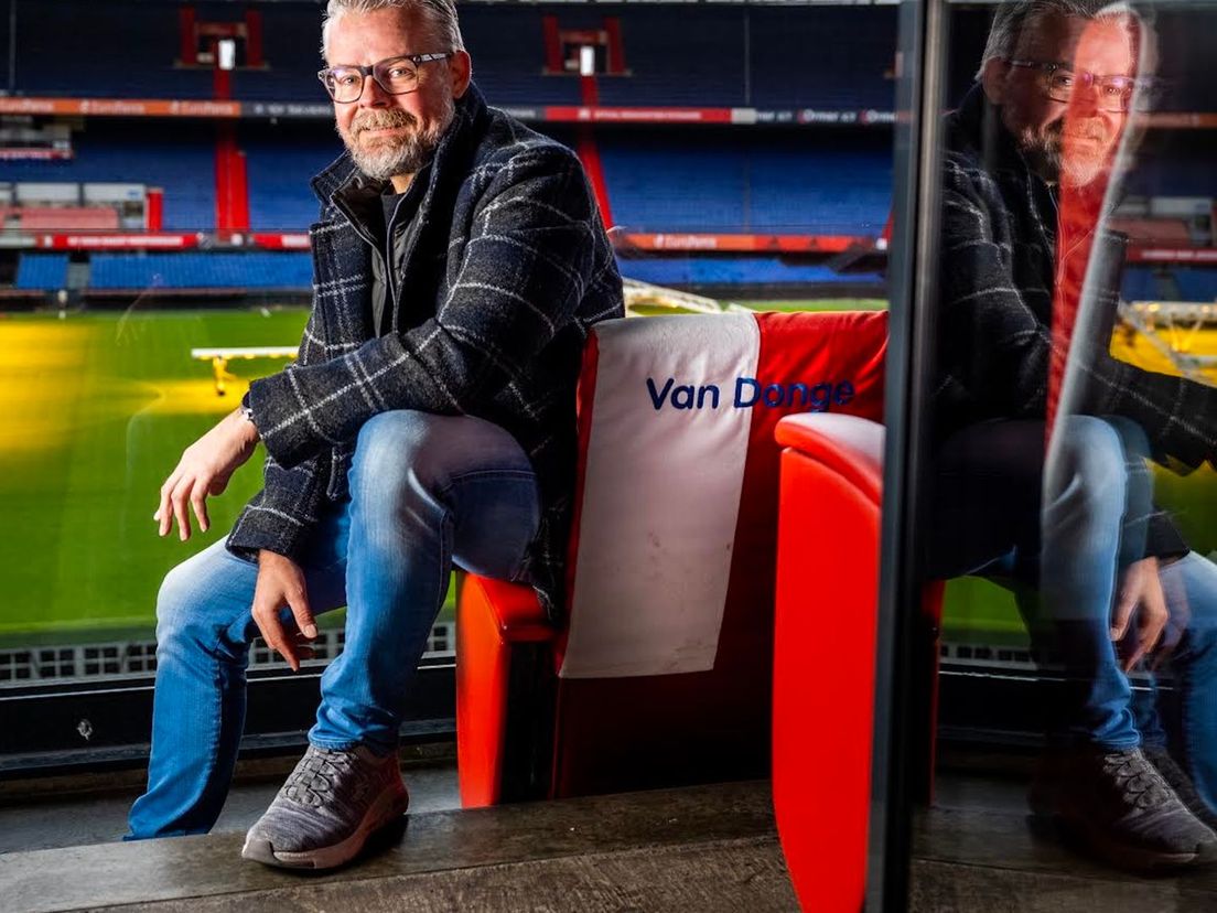 Van Donge & De Roo is de trainingsshirtsponsor van de vrouwen van Feyenoord