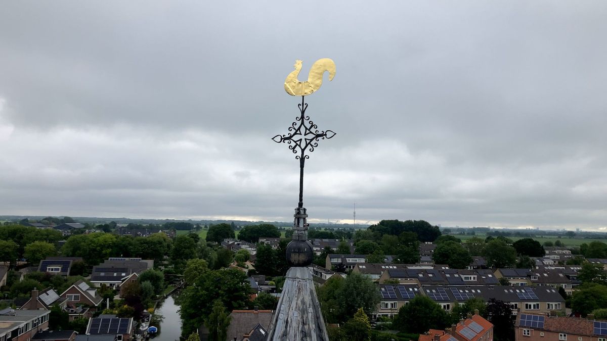 Uurwerk en gouden haan weer op kerk in Linschoten: ‘Ik heb de klok gemist'