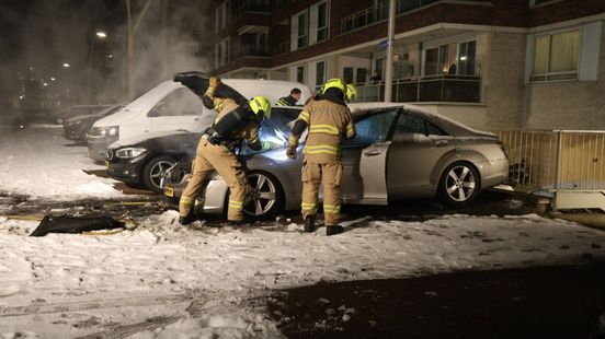 Autobrand in Apeldoorn • auto crasht bij achtervolging