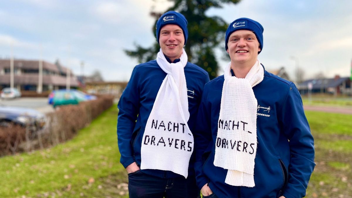 Oudejaarsploeg Donkerbroek trots op hoogste kerstboom