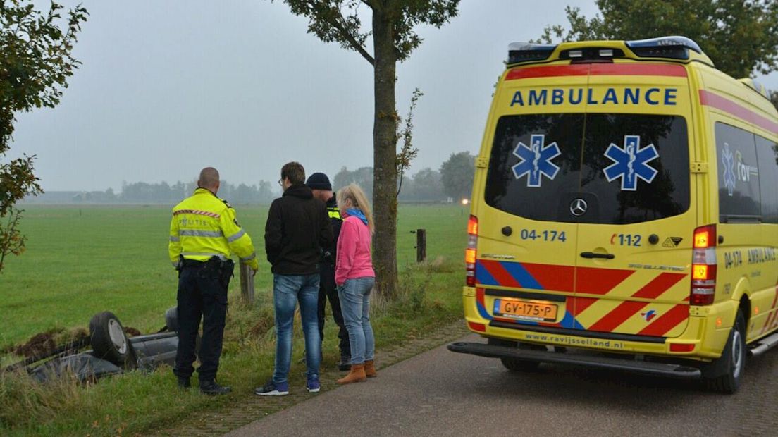 Auto in de sloot