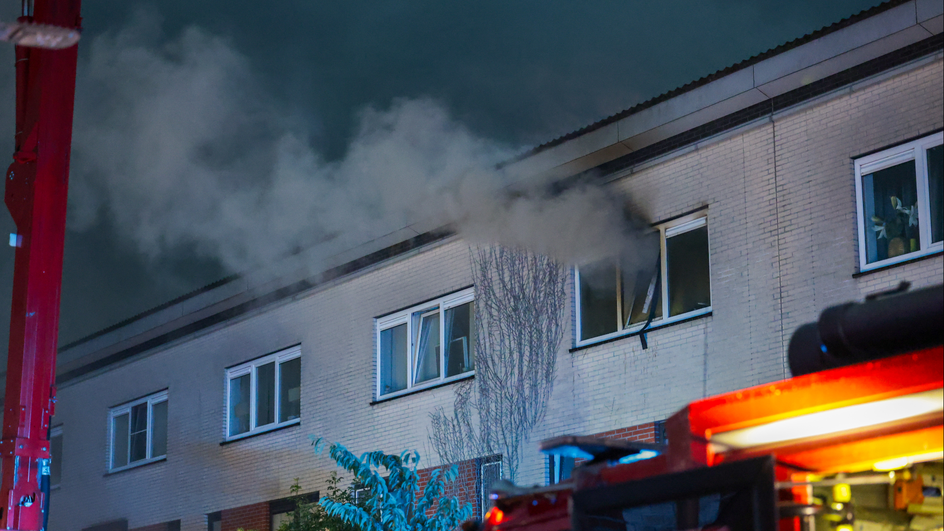 Na een blikseminslag in de schoorsteen ontstond brand