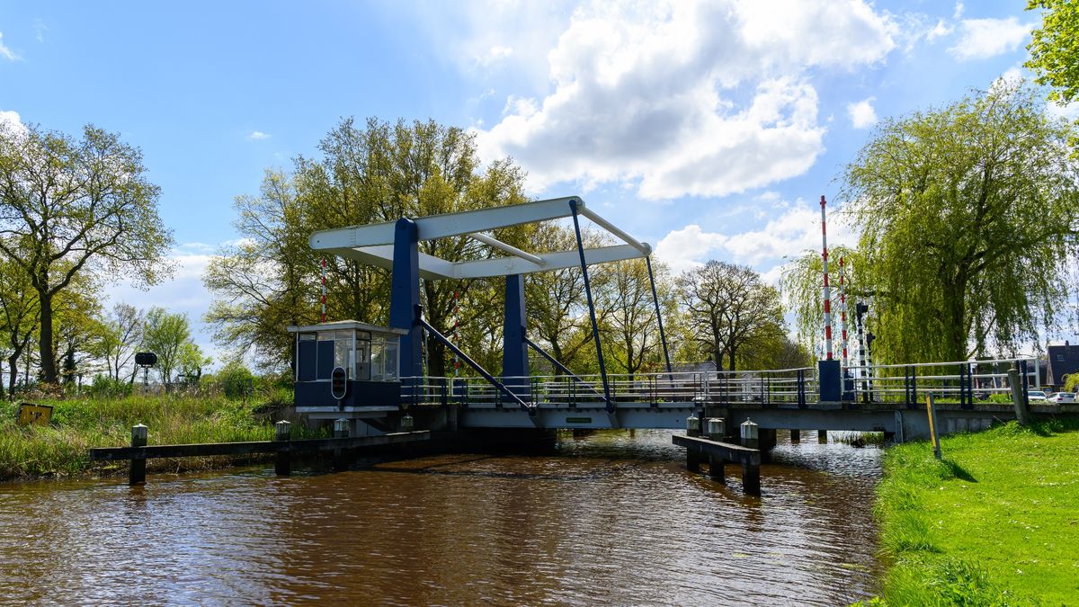 Pekela draagt Blijhamsterbrug over aan provincie en koopt onderhoud af