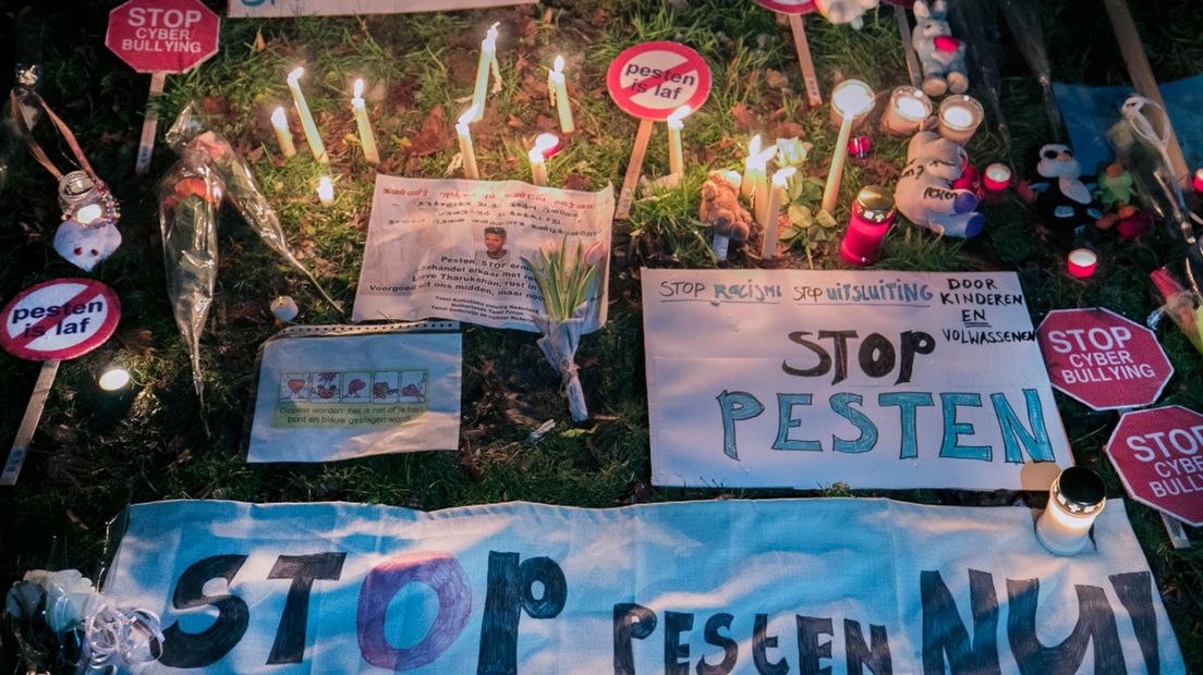 Bloemen en statements na zelfmoord scholier Tharukshan Selvam (15) uit Heerlen.