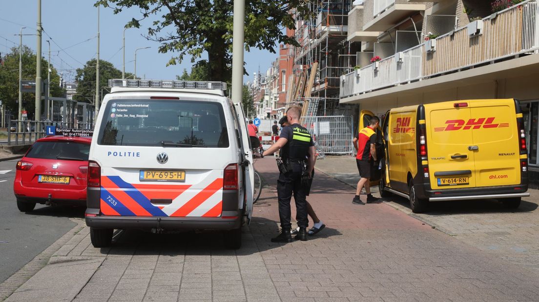 De politie is op zoek naar de gestolen bestelbus (niet op foto).