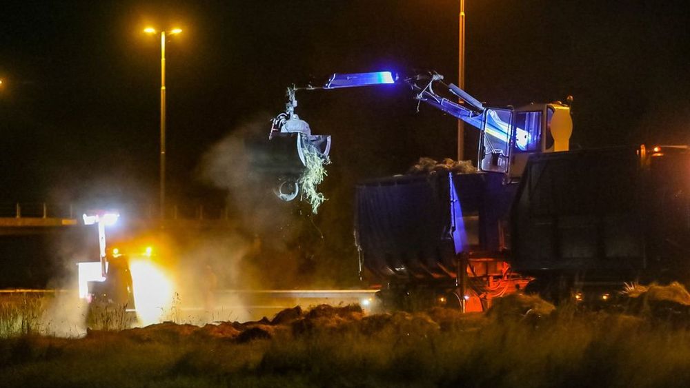 A50 weer schoon na boerenprotest, waarom pas na twee weken? - Omroep