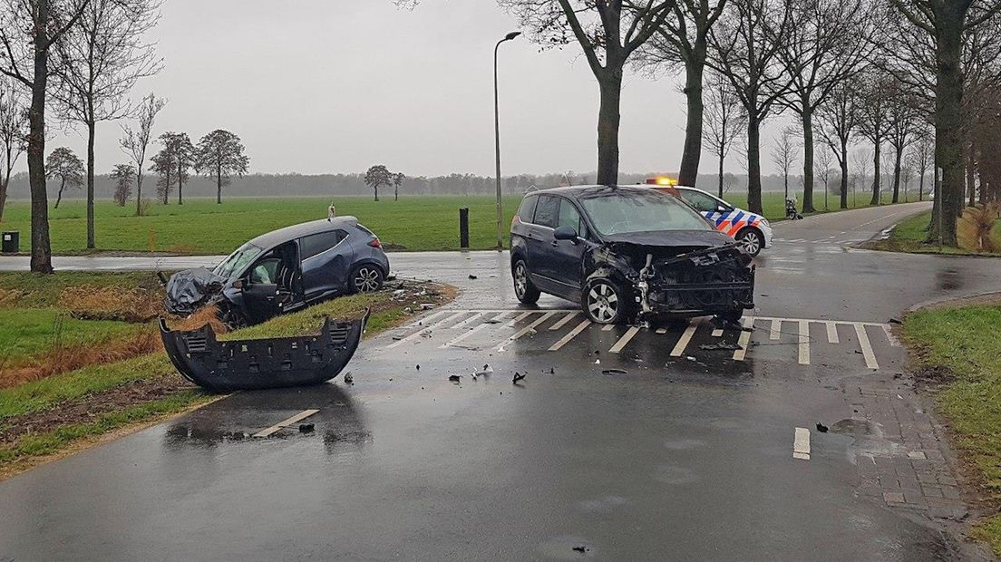 Automobilist naar ziekenhuis na ongeval in Staphorst
