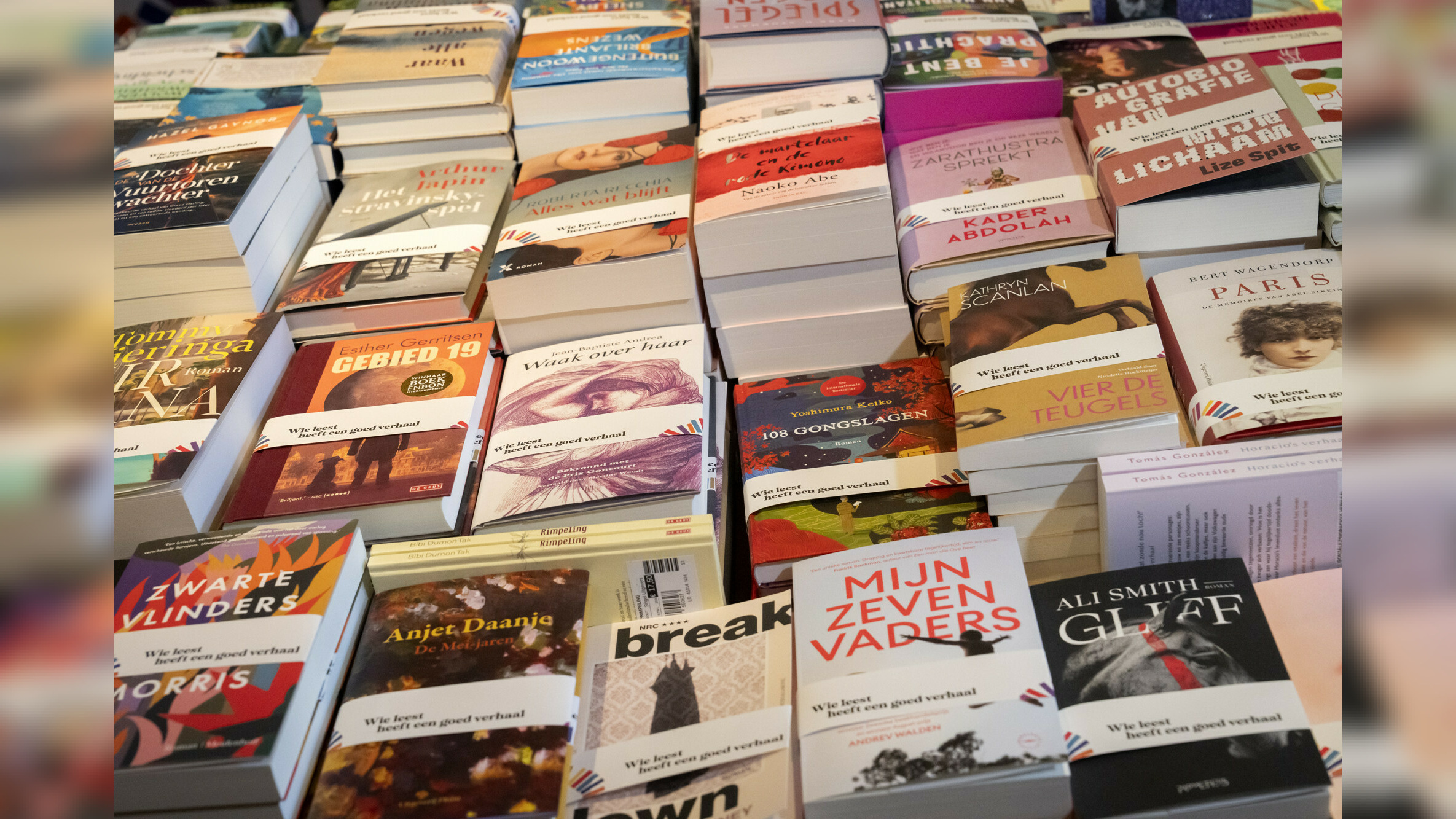 Zeeuwse boekhandelaren kiezen hun favoriete boek van 2025: 'Ik was eraan gekluisterd'