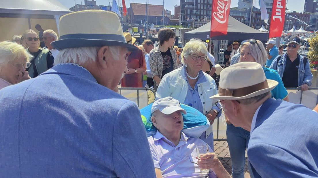 Ex-matroos Jacob Toet kan dankzij Stichting Ambulancewens op Vlaggetjesdag zijn