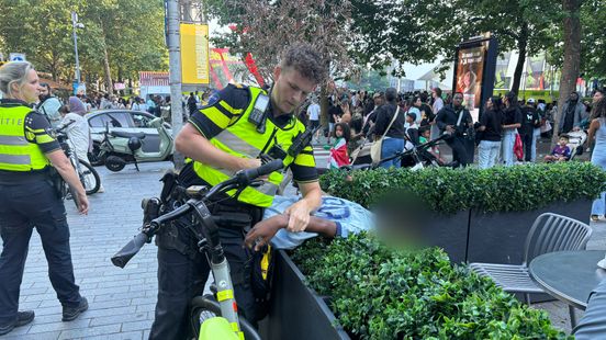 Politie grijpt in bij viering Keti Koti: verdachten met wapens opgepakt, ME houdt toezicht
