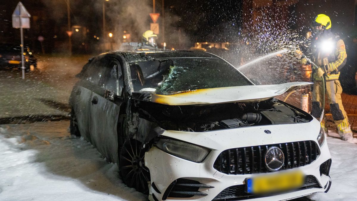 Deventer wakker geschud door explosie, uitgebrande auto afgezet door politie