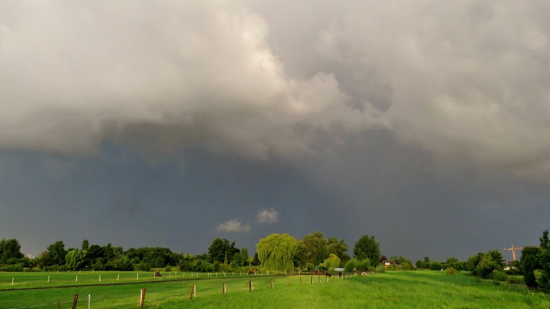 Buienlucht boven Roelofarendsveen.