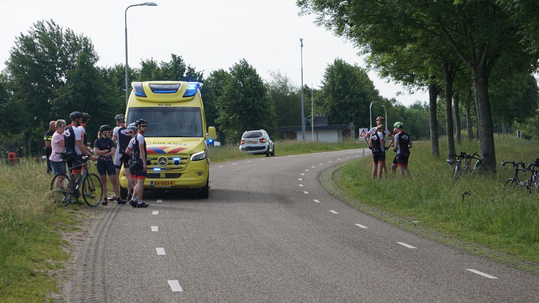 In Koekange is een wielrenner aangereden (Rechten: RTV Drenthe/Persbureau Meter)