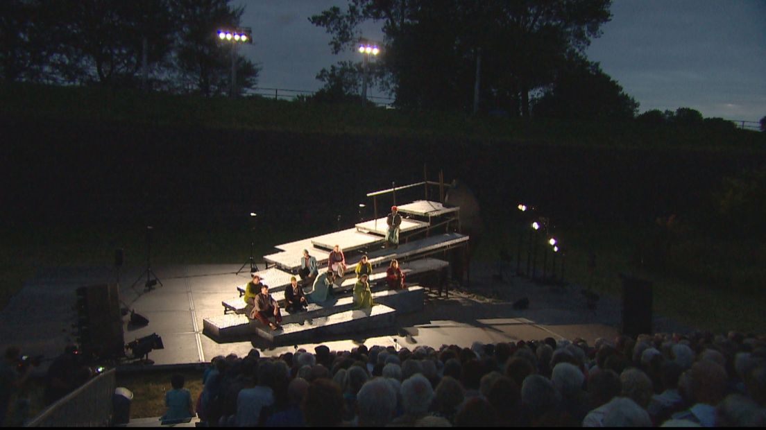 Voorstelling De Blinden bij de stadswallen van Veere.