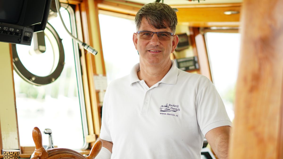 Veerdienst leeft voort dankzij schipper Alexander: 'Belofte maakt schuld, hier sta ik dan'