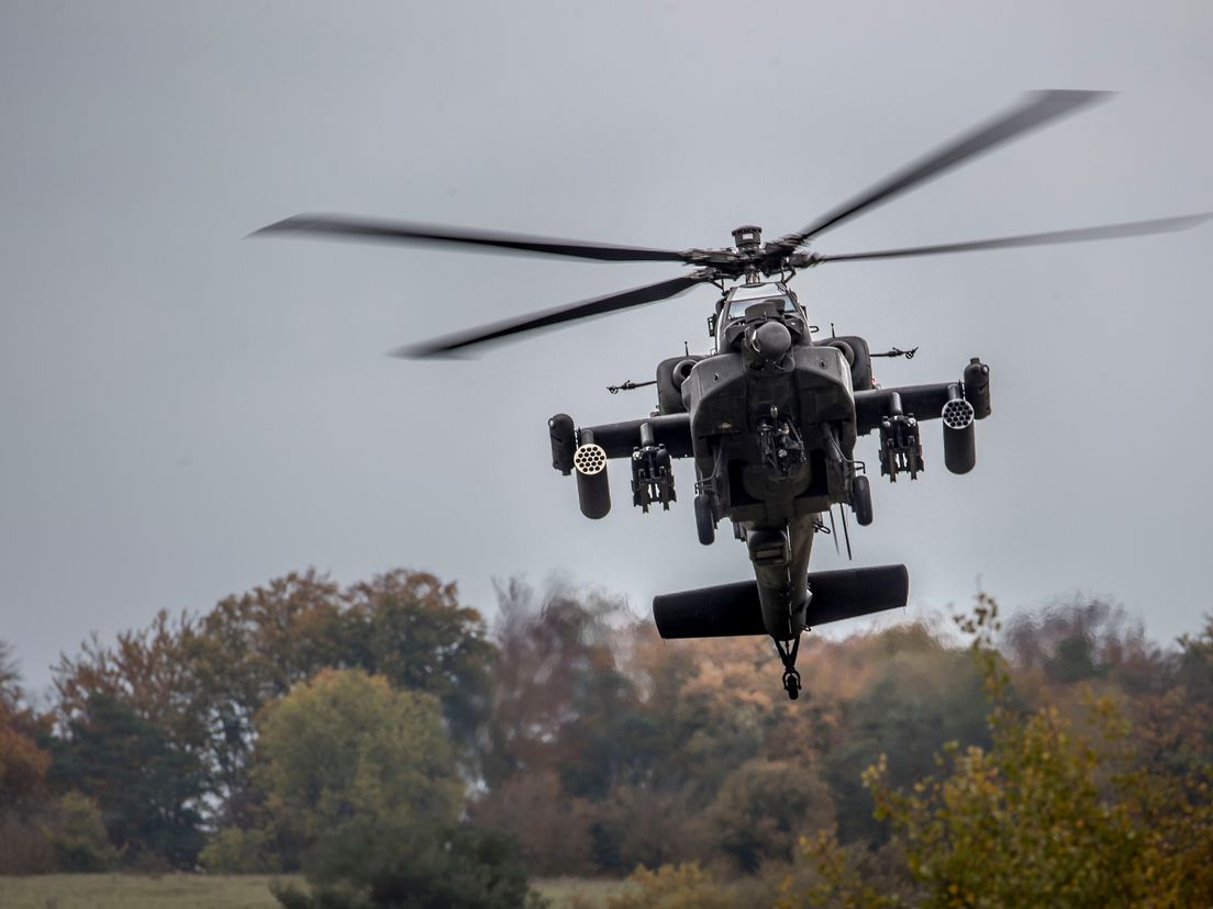 Een Apache-gevechtshelikopter tijdens een oefening in 2017.