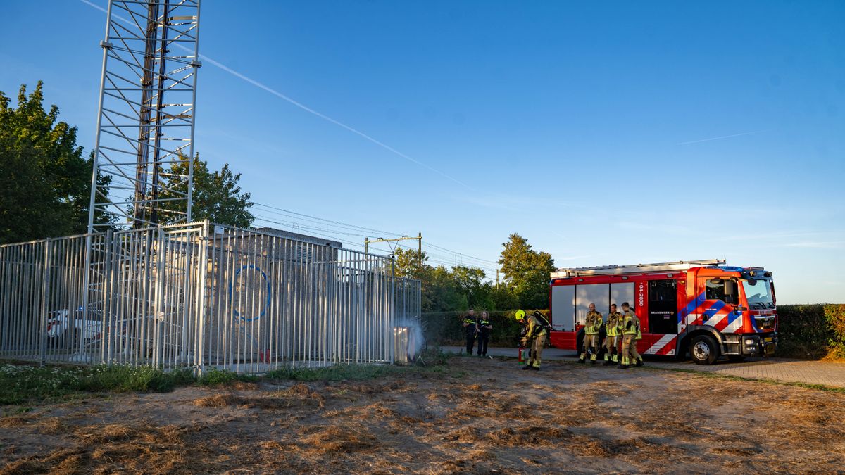 112 Nieuws: Brand in elektrakast bij zendmast Deventer