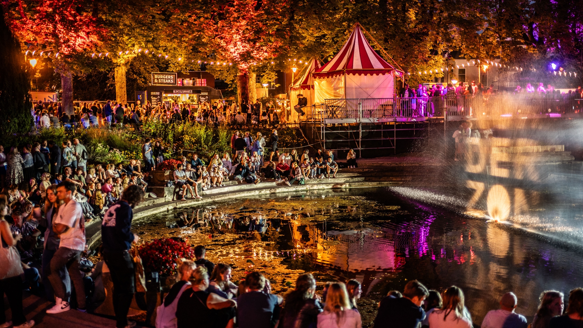 Festival Noorderzon bij het vallen van de avond