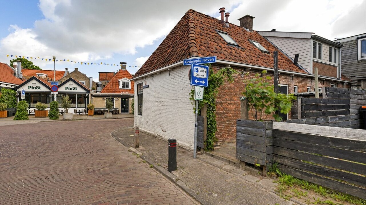 In hoekwente yn Grou foar 149.950 euro, mei "ruimte om het naar eigen smaak te moderniseren"