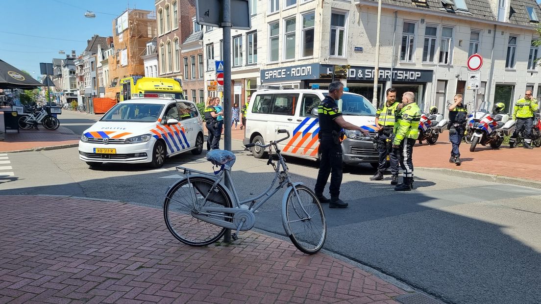 Hulpdiensten bij het ongeluk op de Ebbingestraat