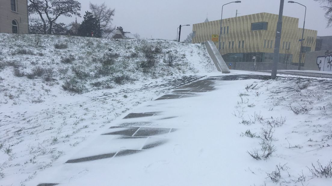 De sneeuw zorgde voor veel verkeersoverlast in Gelderland, volgens de ANWB was het de drukste avondspits ooit gemeten. Op het hoogtepunt (rond 17.45 uur) stond er 2.303 kilometer file, het vorige record stond op 1.555 kilometer.