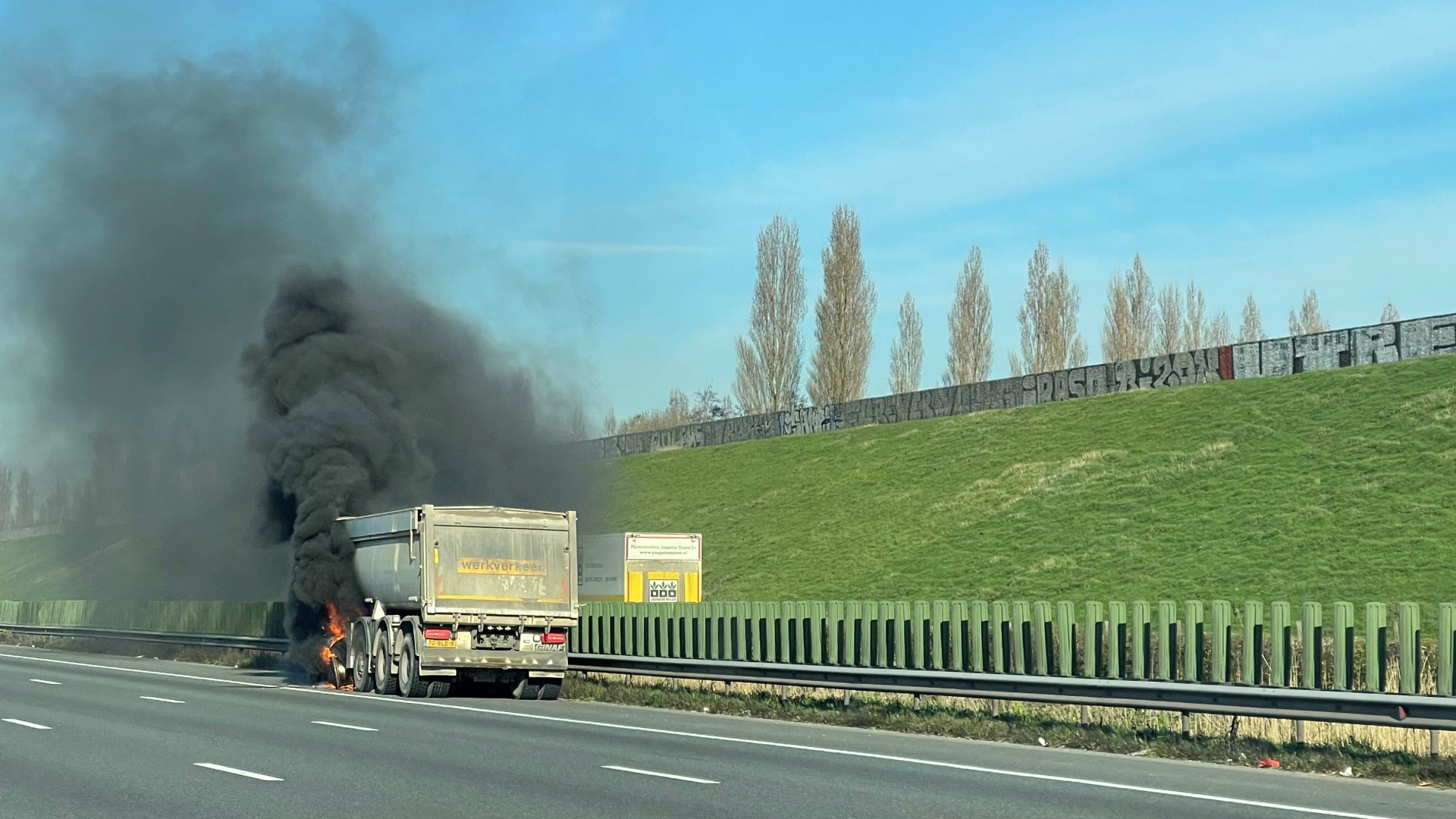 A12 weer hersteld na lang oponthoud door brandende vrachtwagen