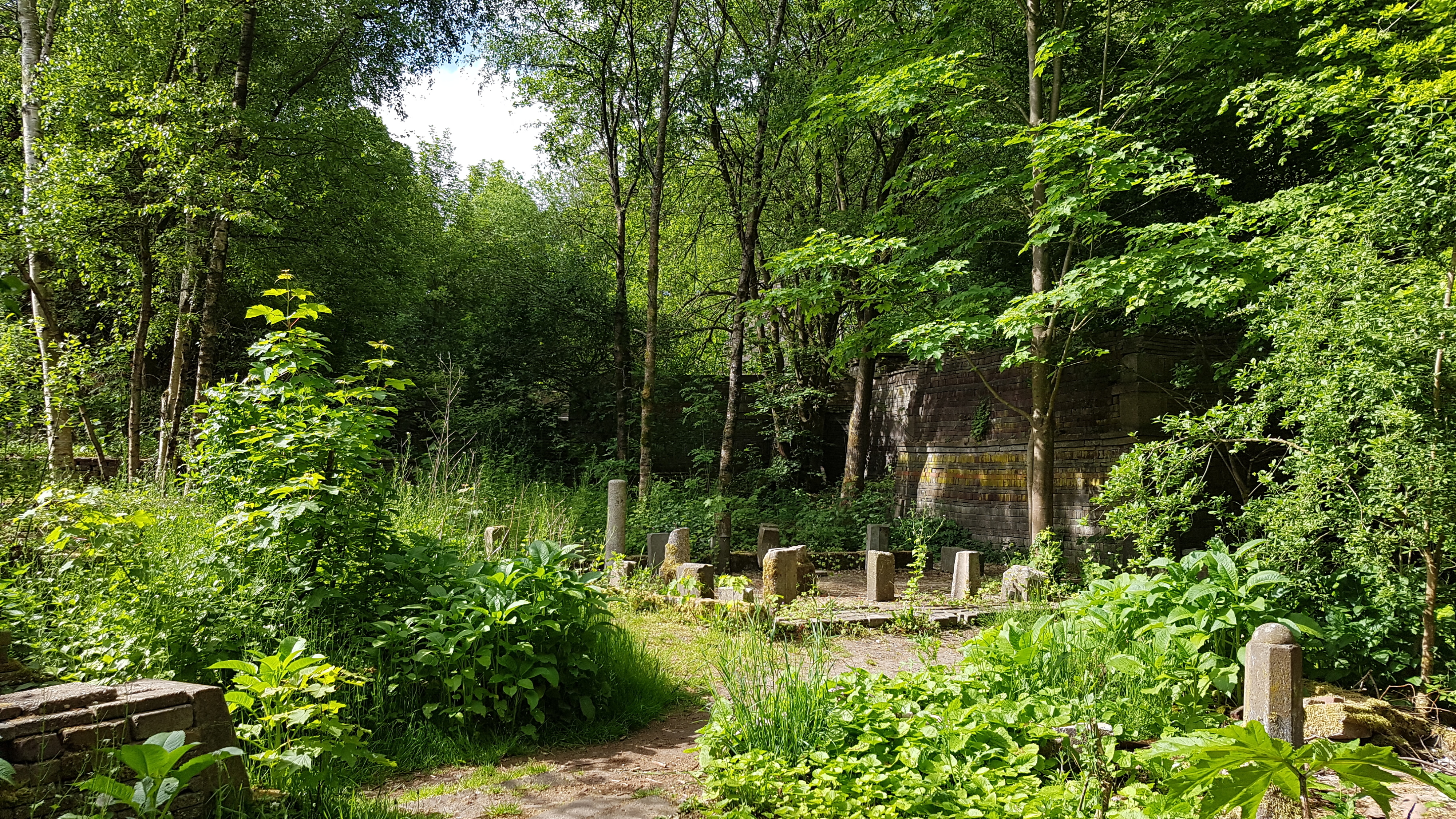 De Ekokatedraal by Mildaam, in land-art projekt fan lânskipsarsjitekt Louis G. le Roy (1924-2012)