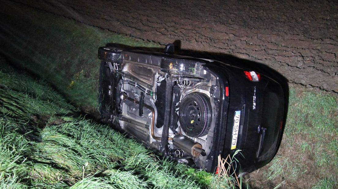 Auto in sloot Nieuw Namen