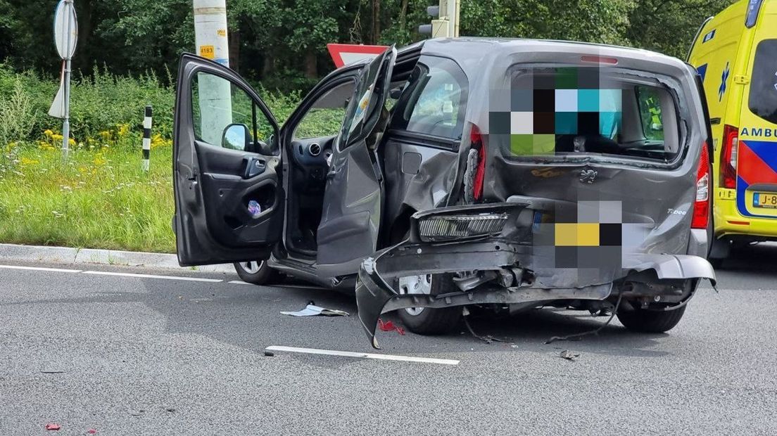 Flink ongeluk op Deldenerstraat in Hengelo.