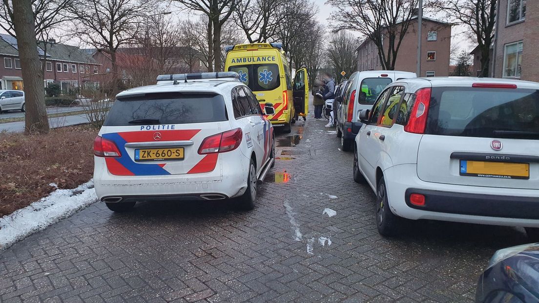 Fietser belandt in ziekenhuis na verkeersruzie in Deventer