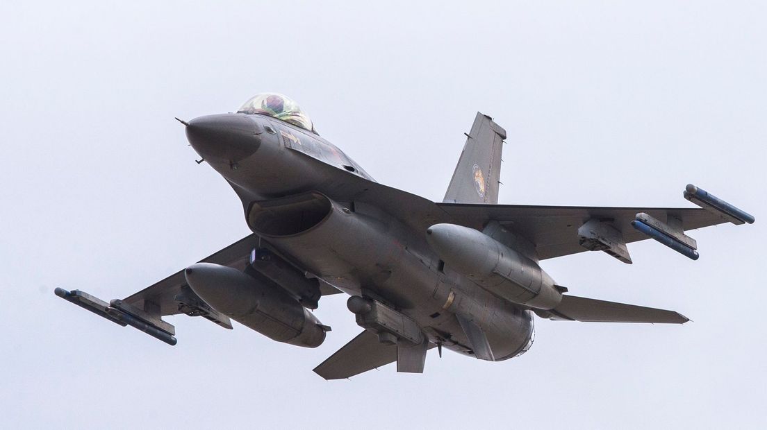 F-16's vliegen boven Drenthe (Rechten: ANP)