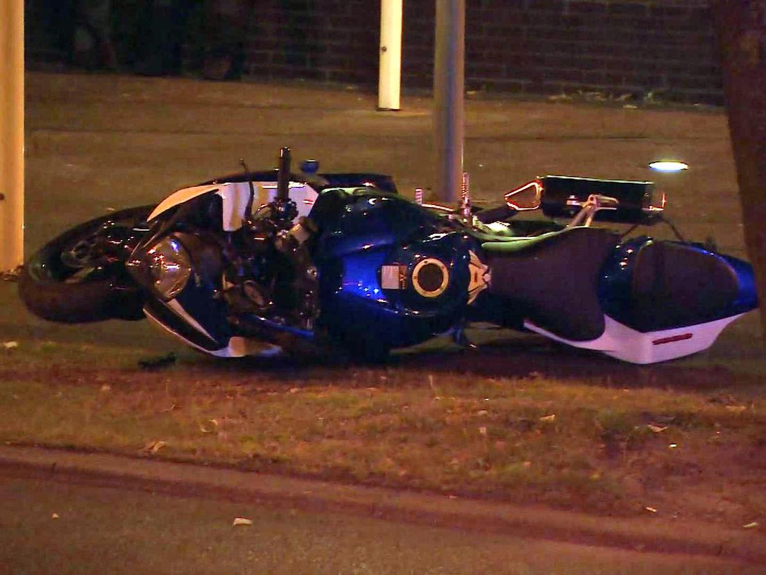 Motor onderuit in Rotterdam Centrum