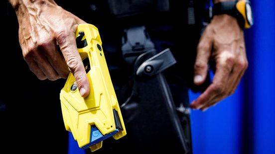 Agent gewond door verwarde vrouw; politie gebruikt stroomstootwapen