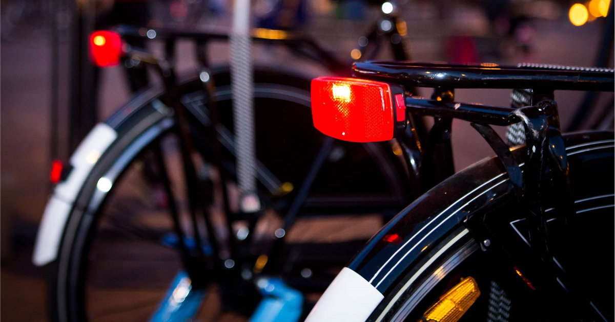 Goede fietsverlichting kan ongelukken voorkomen, toch hebben veel fietsers geen of slecht licht