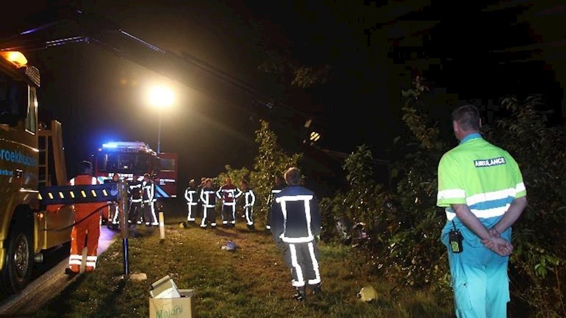 Almeloër met auto over de kop in Appelscha