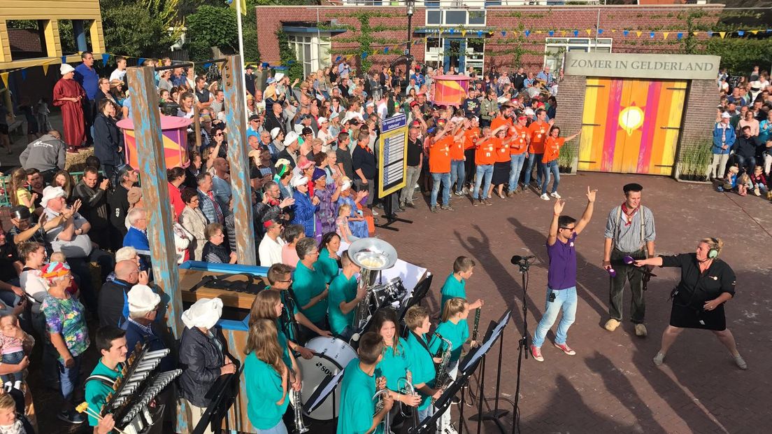 Van 7 tot en met 25 augustus trekt Angelique Krüger door de provincie, op zoek naar de 'Mooiste plaats van Gelderland'. Vandaag zijn we in Ederveen. In dit blog houden we je op de hoogte van de verrichtingen van het team en de laatste ontwikkelingen.