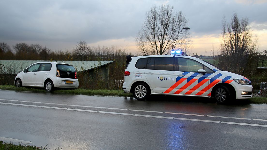 Bij een politieachtervolging is in Wilnis een auto aangereden.