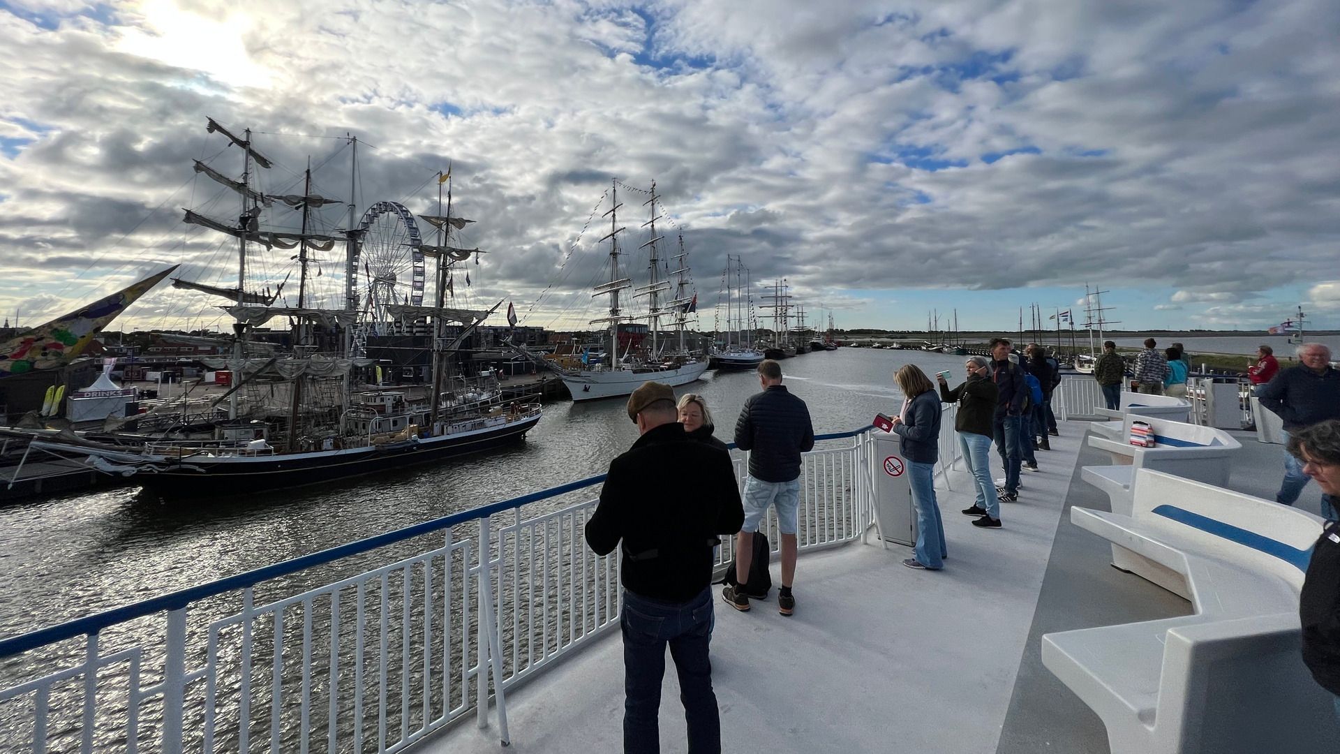 De tallships vanaf de veerboot