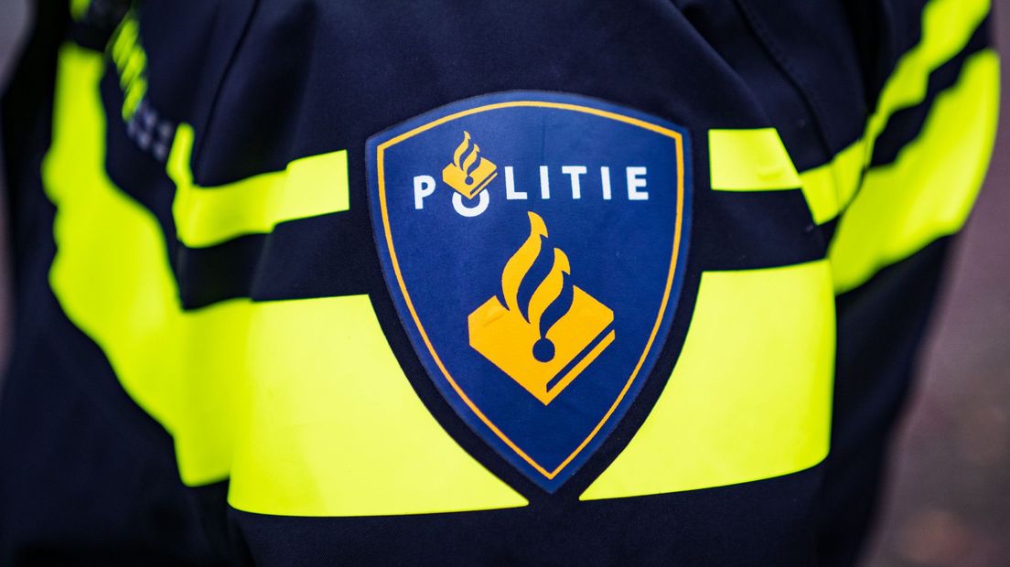 Foto van een politie-uniform ter illustratie