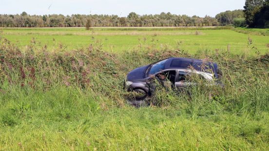 Auto in sloot • ongeval op A1. Auto in sloot • ongeval op A1.