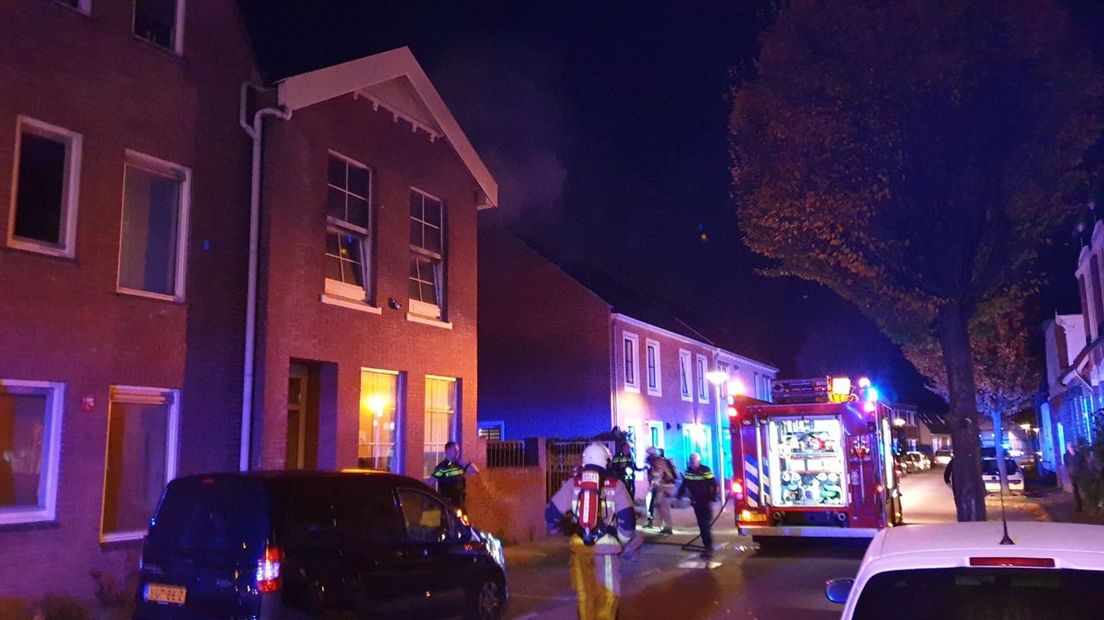 Woningbrand in Enschede waarbij veel rook vrij kwam