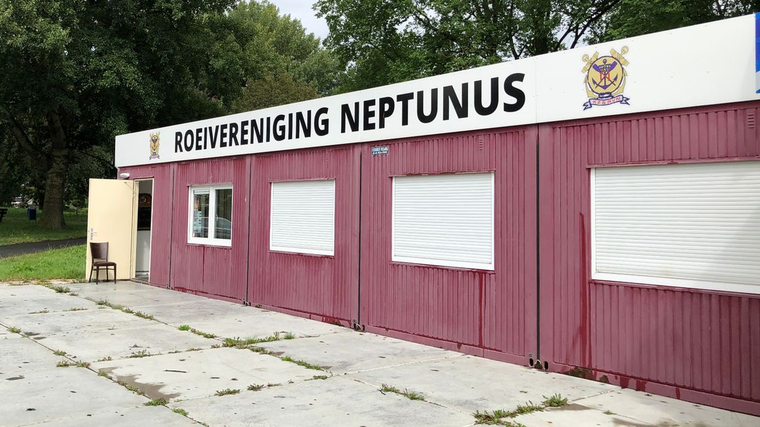 Een zeecontainer doet tegenwoordig dienst als clubhuis van Neptunus