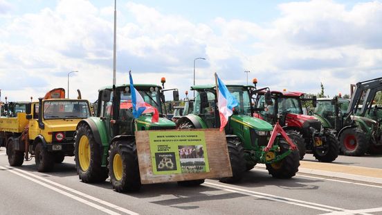 Boerenprotest met 150 trekkers in Deurningen, opnieuw kentekens afgeplakt Nieuws