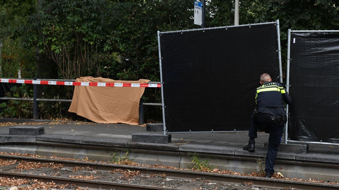 Dode gevonden in bosjes bij tramhalte op de Melis Stokelaan