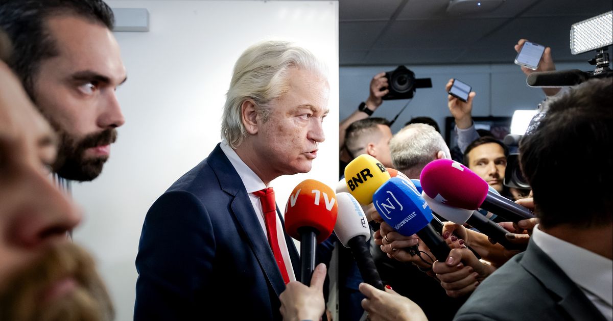 Chaos in politiek compleet en uitgerekend nu krijgt school rondleiding in Tweede Kamer