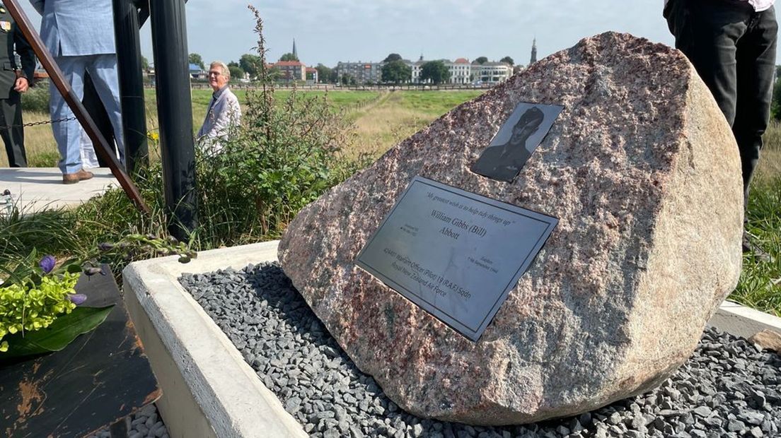 Het monument voor vliegenier William Gibbs Abbott in Zutphen.