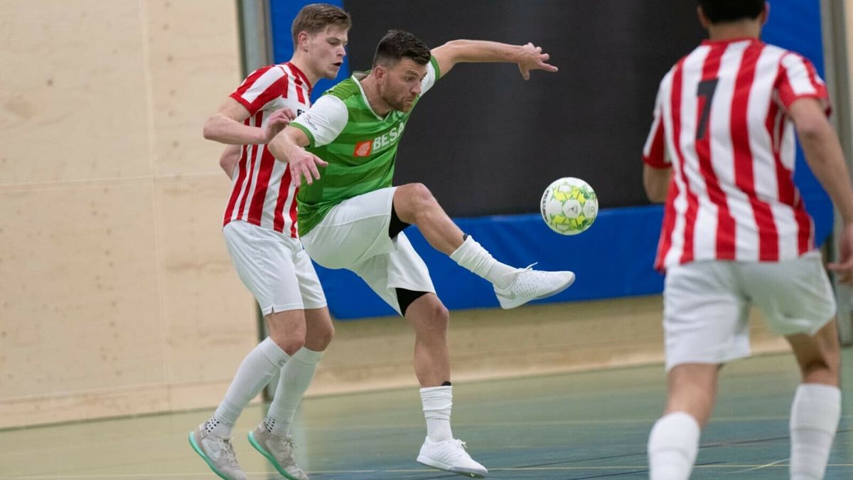Gieten wint felle zaalderby in hol van de leeuw, Borger haakt af voor titel