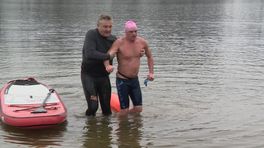 Missie volbracht! Albert (56) zwemt ruim 1600 meter in ijskoud water